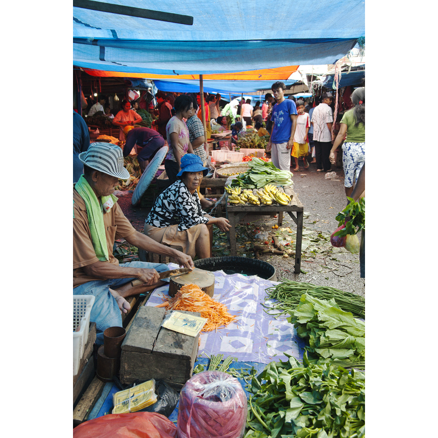 market place, vegetable,fruit, markkinat, tori, katukauppias, vihannes, hedelmä, Manado, North-Sulawesi, Indonesia